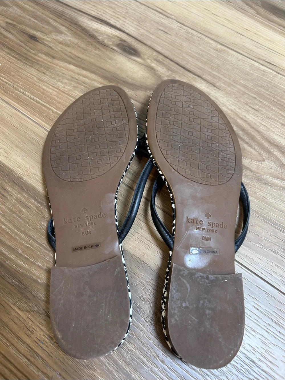 Kate Spade mistic black white geometric sandals size 8.5 bow preppy flip flops